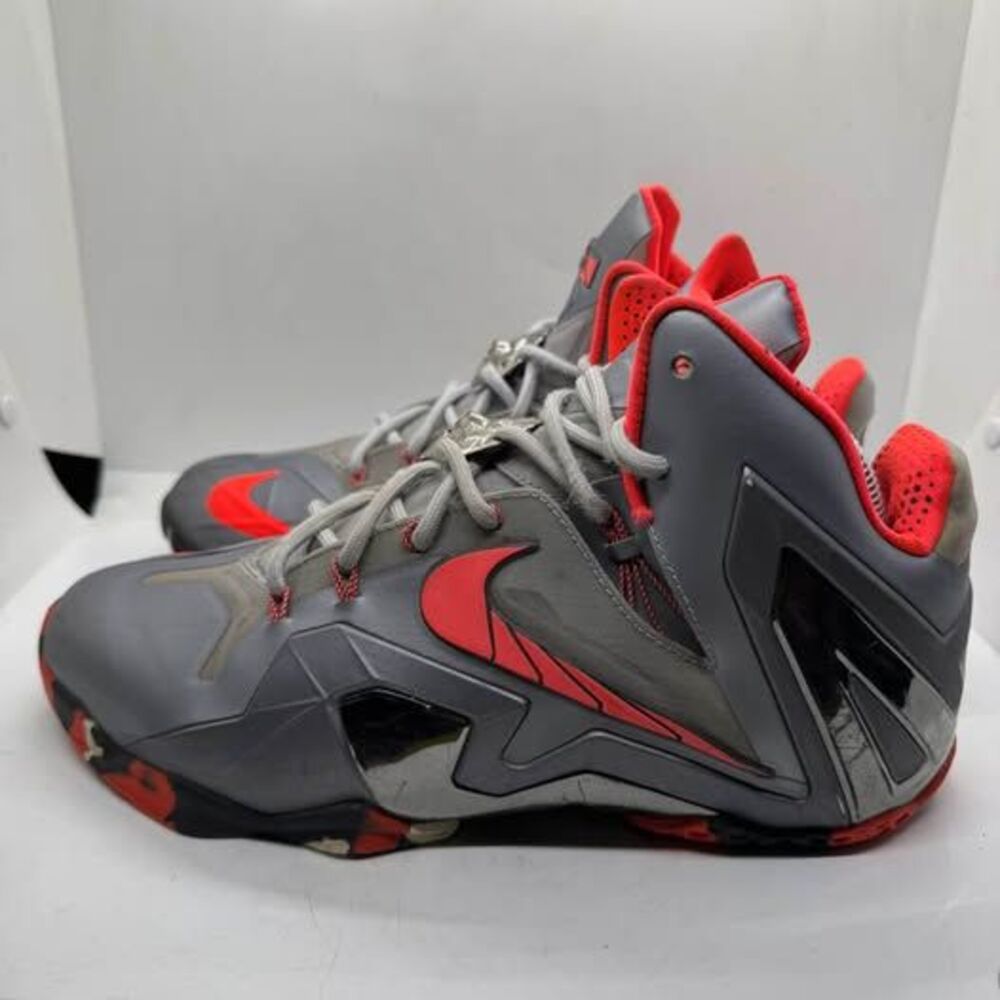 Nike LeBron 11 Mens 9 Gray Basketball Shoes sneakers